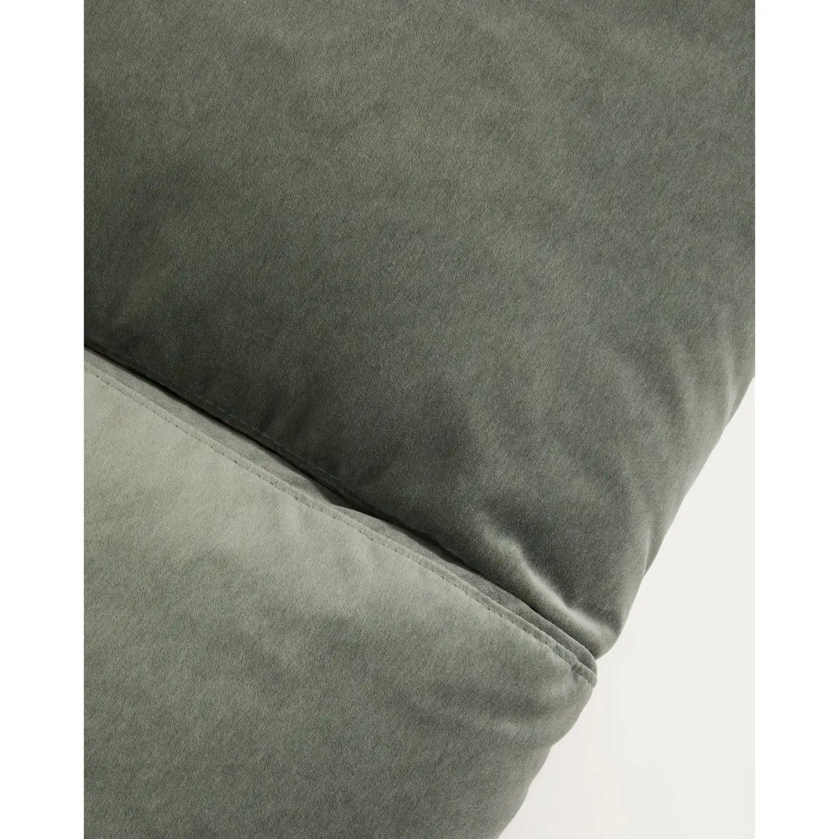 2-Sitzer-Sofa Veliro aus grünem Samt mit Stahlbeinen in schwarzer Ausführung, 210 cm FSC Mix Credit von Kave Home – Bild 12