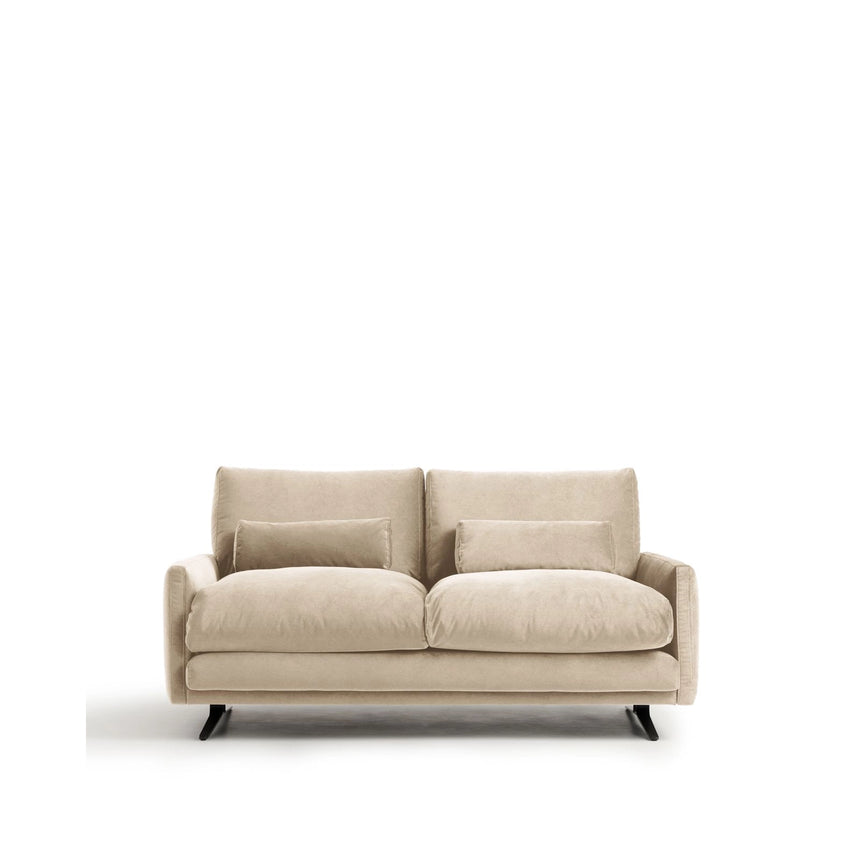 2-Sitzer-Sofa Veliro aus perlfarbenem Samt mit Stahlbeinen in schwarzer Ausführung, 180 cm, FSC Mix Credit von Kave Home – Bild 1