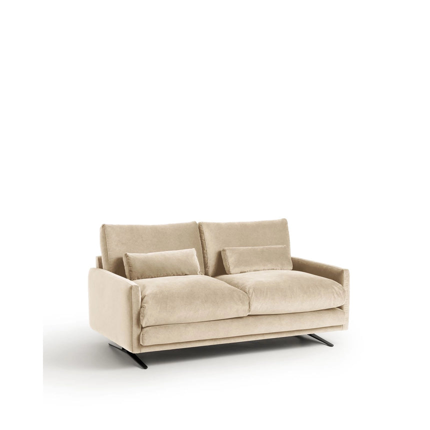 2-Sitzer-Sofa Veliro aus perlfarbenem Samt mit Stahlbeinen in schwarzer Ausführung, 180 cm, FSC Mix Credit von Kave Home – Bild 4