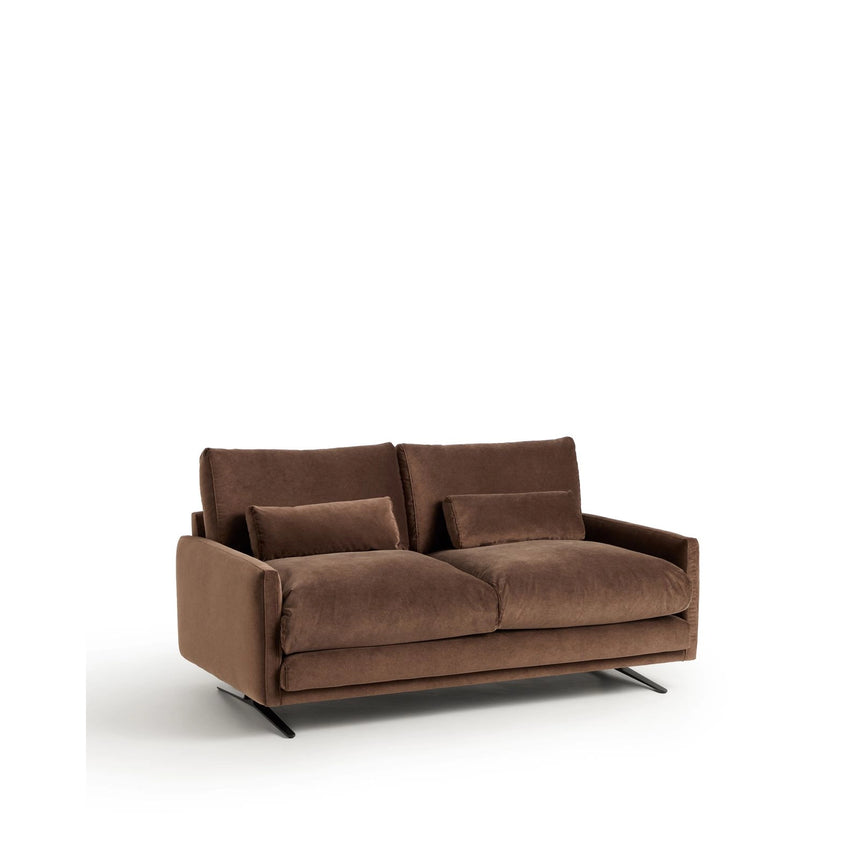 2-Sitzer-Sofa Veliro aus schokoladenbraunem Samt mit Stahlbeinen in schwarzer Ausführung, 180 cm, FSC Mix Credit von Kave Home – Bild 4