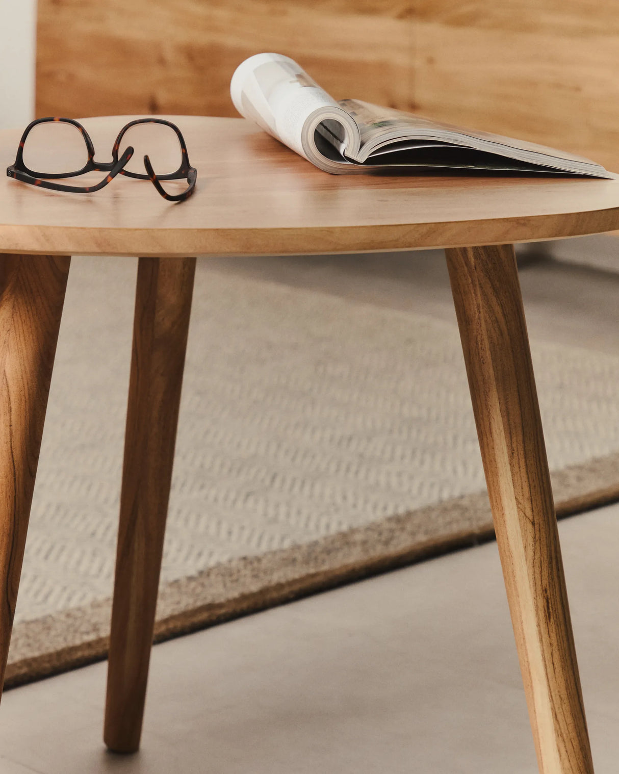 2er-Set Beistelltische Duvani aus massivem Akazienholz mit gebleichtem Finish von Kave Home – Produktbild 2