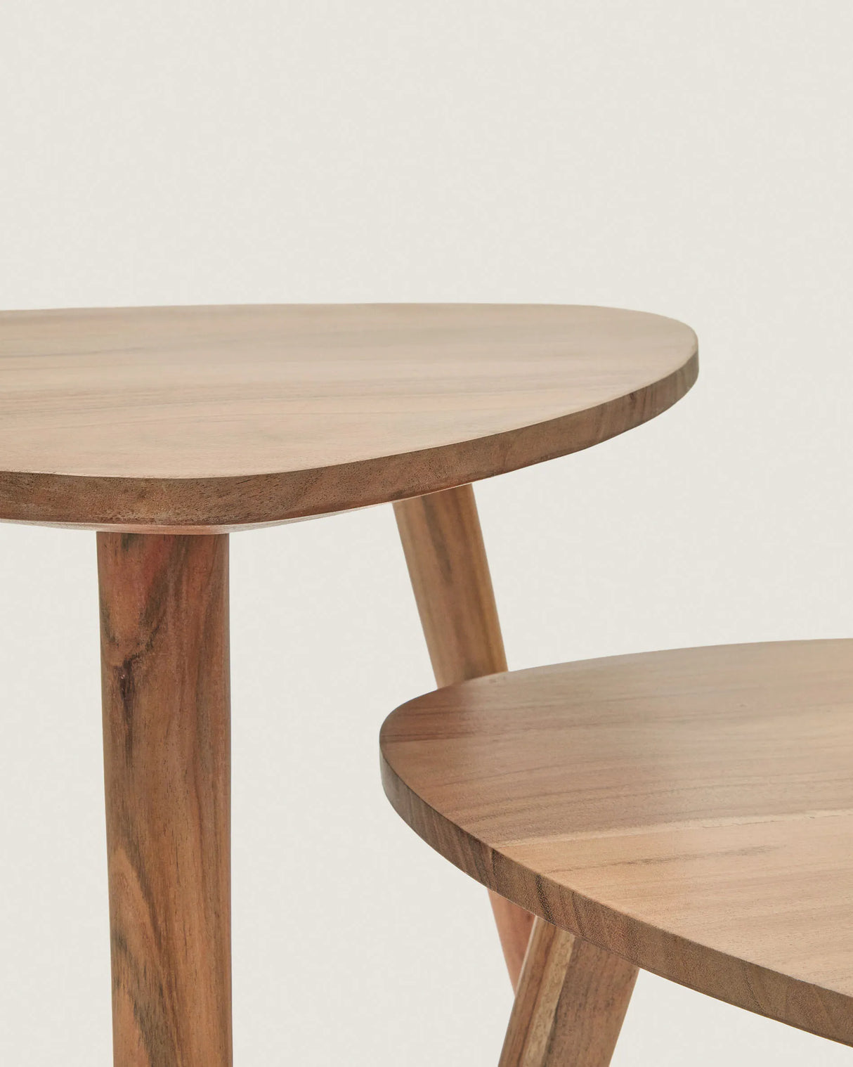 2er-Set Beistelltische Duvani aus massivem Akazienholz mit gebleichtem Finish von Kave Home – Produktbild 7