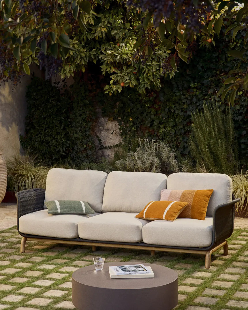 3-Sitzer-Sofa Alipa aus massivem Akazienholz und dunkelgrauem Seil, 235 cm von Kave Home – Bild 2