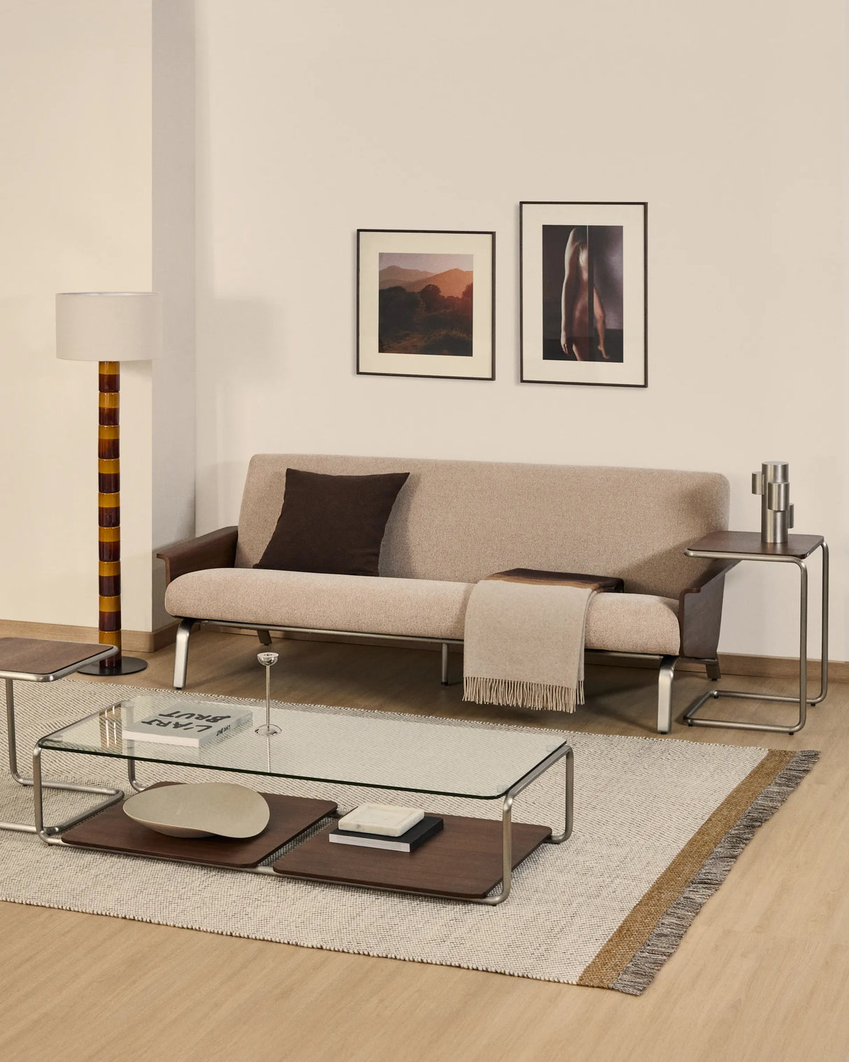 3-Sitzer-Sofa Amsen in Hellbraun aus Nussbaumsperrholz und Beinen aus em gebürsteten Edelstahl 190 cm FSC 100 % von Kave Home – Produktbild 2