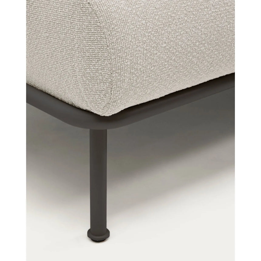 3-Sitzer-Sofa Aurum aus ecrufarbener Chenille mit verstellbarem Kopfteil und mattgrauer Metallbasis 234 cm FSC Mix Credit von Kave Home – Bild 19