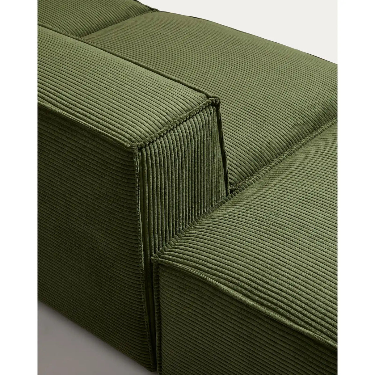 3-Sitzer-Sofa Blok mit Armlehne links und Pouf-Randmodul in Cord oder Chenille, 270 cm, FSC Mix Credit von Kave Home – Bild 5