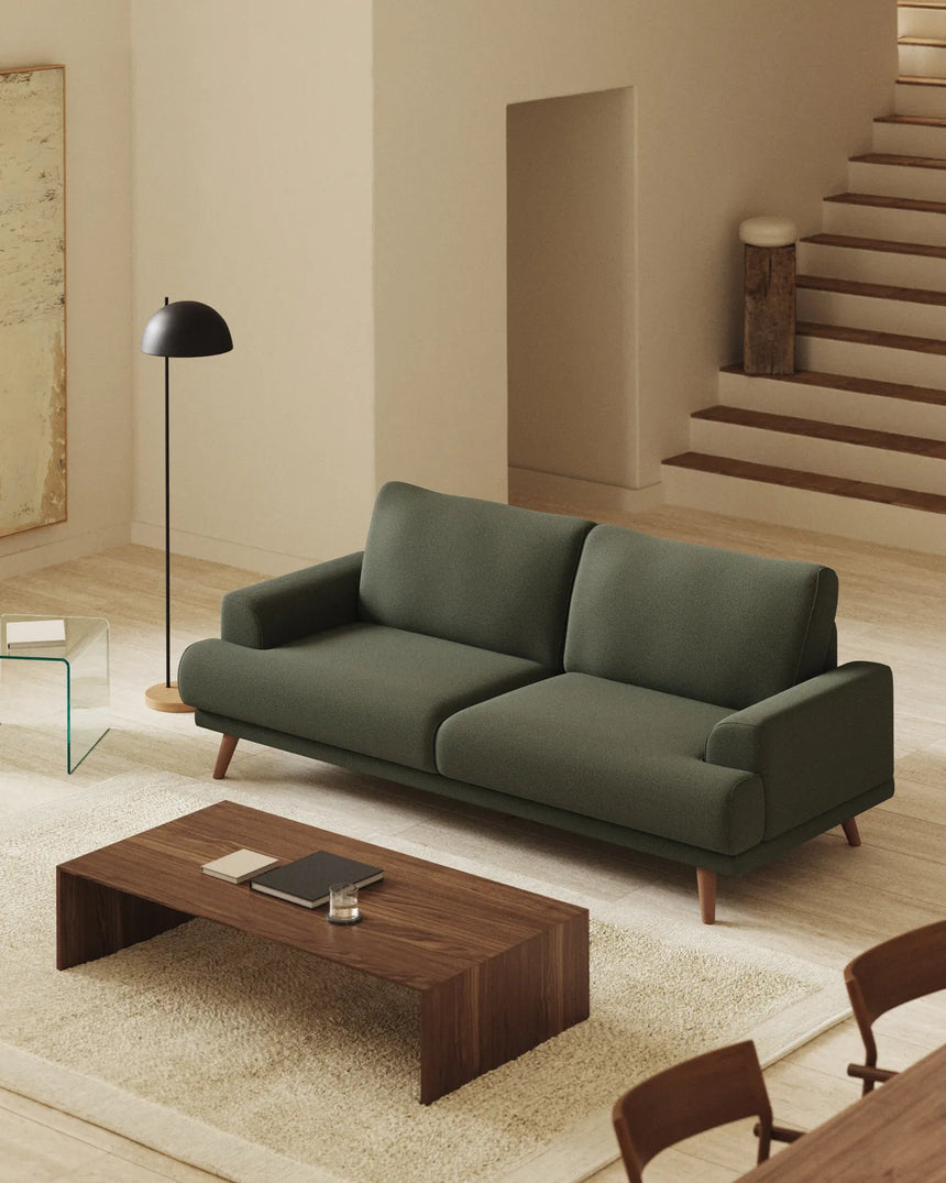 3-Sitzer-Sofa Karin aus dunkelgrüner Chenille mit Beinen aus massivem Buchenholz mit walnussfarbener Oberfläche 228 cm von Kave Home – Bild 2