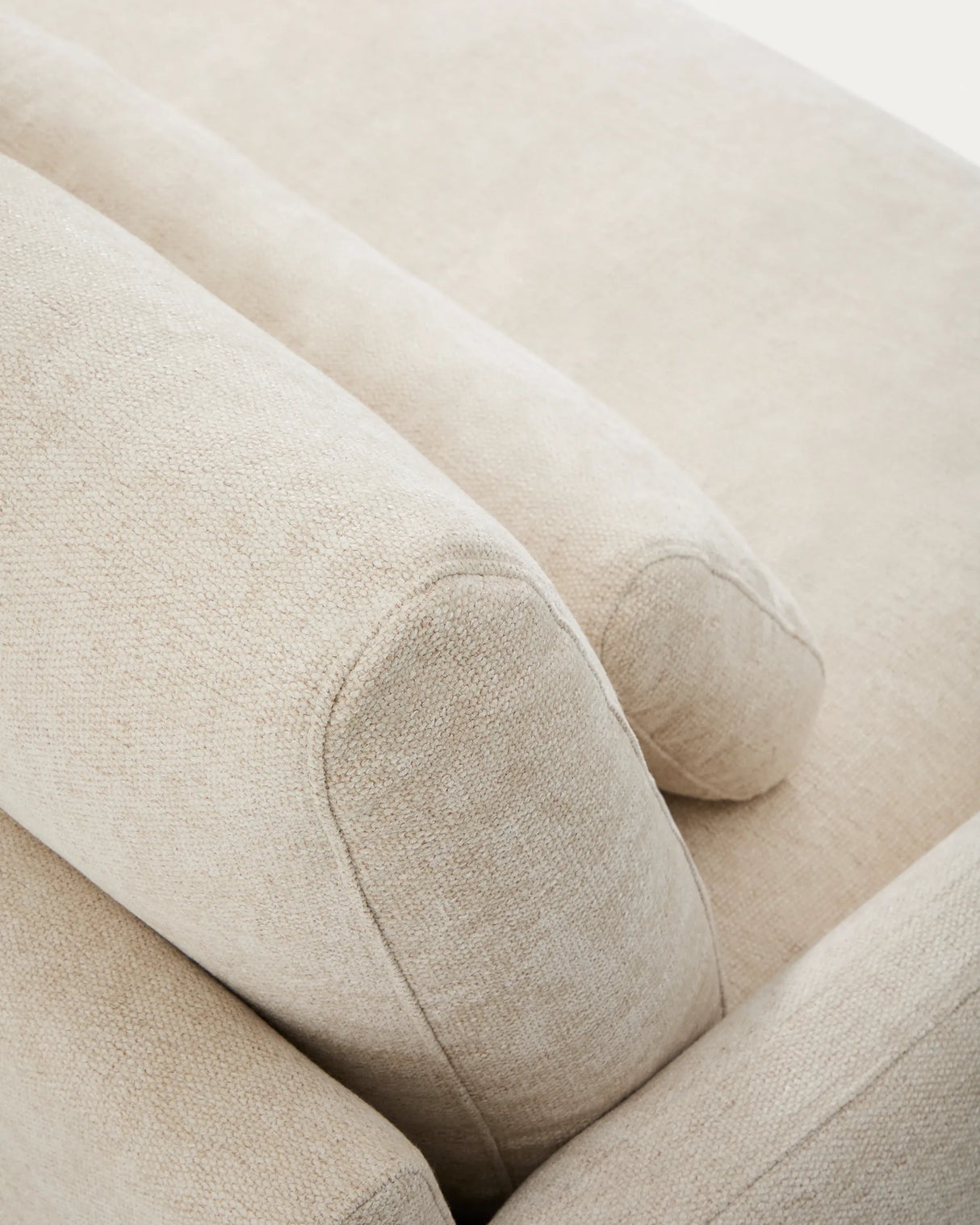 3-Sitzer-Sofa Veliro aus beiger Chenille mit schwarzen Stahlbeinen, 240 cm, FSC Mix Credit von Kave Home – Produktbild 11