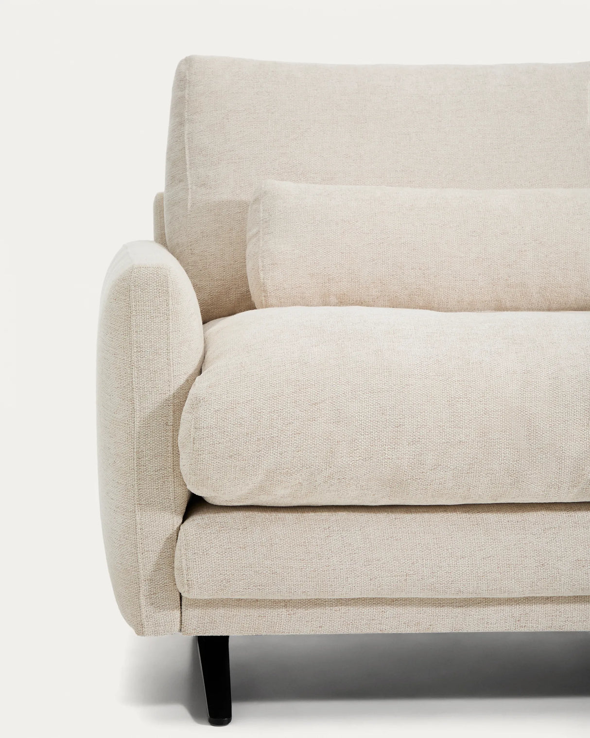 3-Sitzer-Sofa Veliro aus beiger Chenille mit schwarzen Stahlbeinen, 240 cm, FSC Mix Credit von Kave Home – Produktbild 8