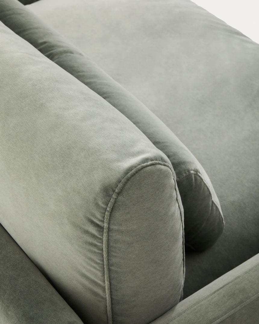 3-Sitzer-Sofa Veliro aus grünem Samt mit Stahlbeinen in schwarzer Ausführung, 240 cm, FSC Mix Credit von Kave Home – Produktbild 12