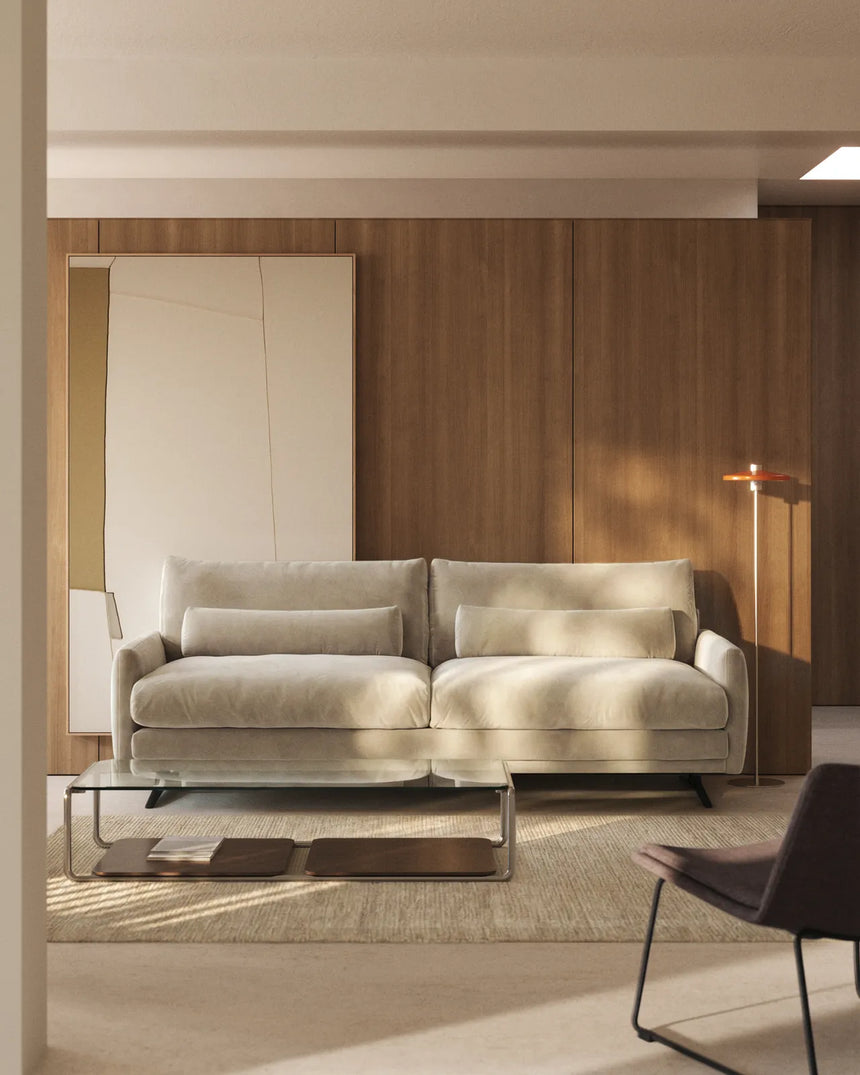 3-Sitzer-Sofa Veliro aus perlfarbenem Samt mit Stahlbeinen in schwarzer Ausführung, 240 cm FSC Mix Credit von Kave Home – Bild 2