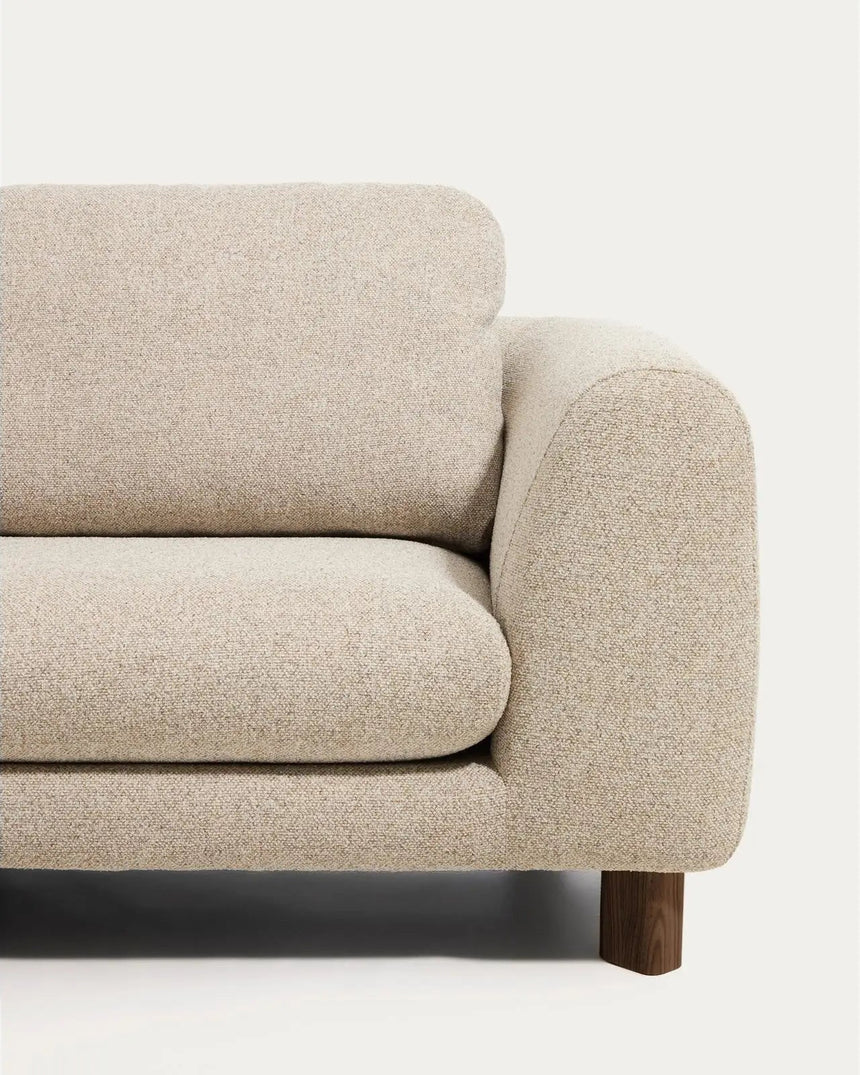 3-Sitzer Sofa Vera in Beige mit Beinen aus massivem Eschenholz mit Nussbaum-Finish, 230 cm, FSC Mix Credit von Kave Home – Bild 6