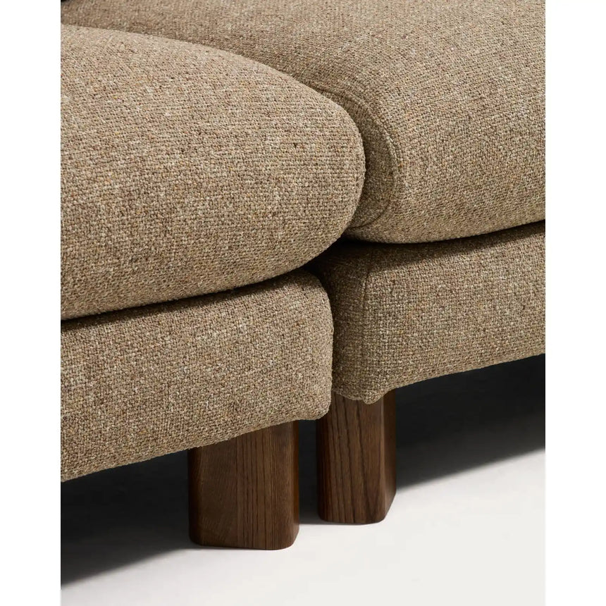 3-Sitzer Sofa Vera mit Beinen aus massivem Eschenholz mit Nussbaum-Finish, 230 cm, FSC Mix Credit von Kave Home – Bild 7