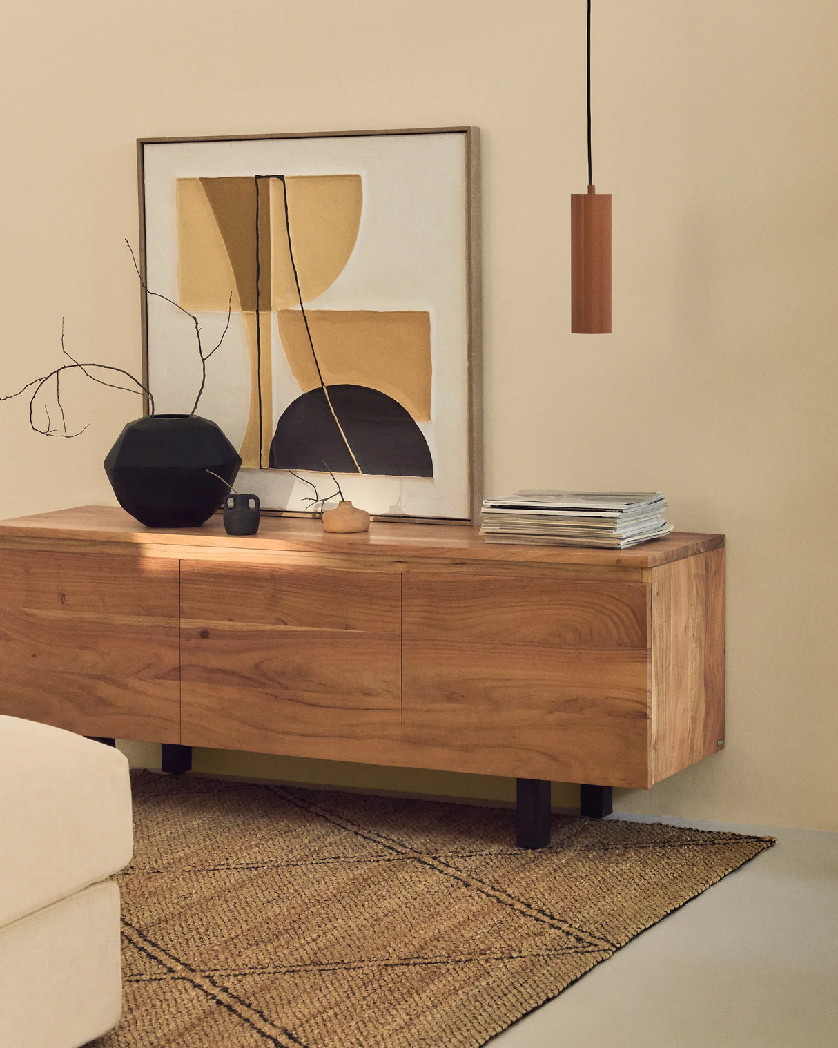 3-türiges TV-Möbel Uxue aus massivem Akazienholz mit gebleichtem Finish 150 x 58 cm von Kave Home – Produktbild 2