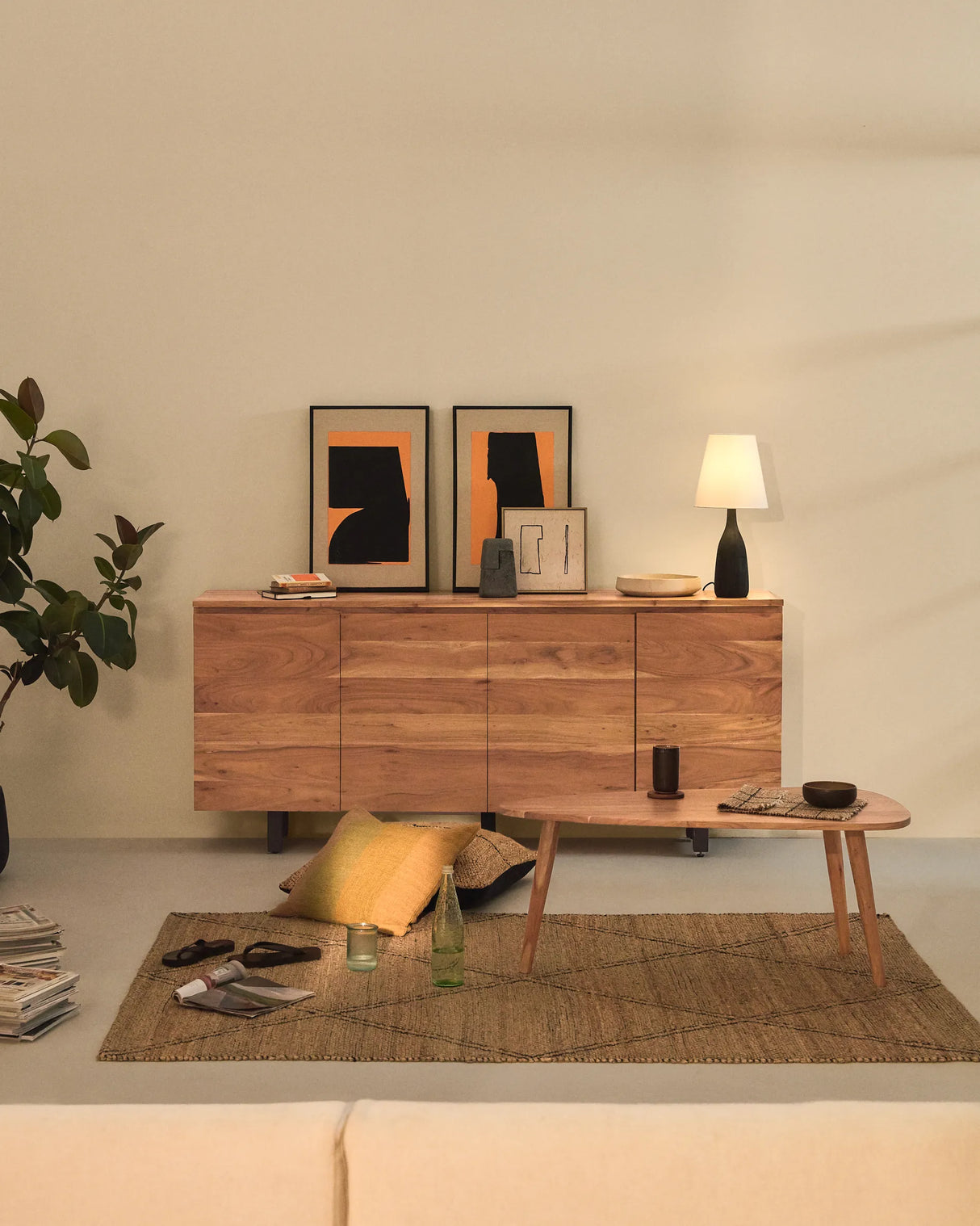4-türiges Sideboard Uxue aus massivem Akazienholz mit gebleichtem Finish 200 x 88 cm von Kave Home – Produktbild 2