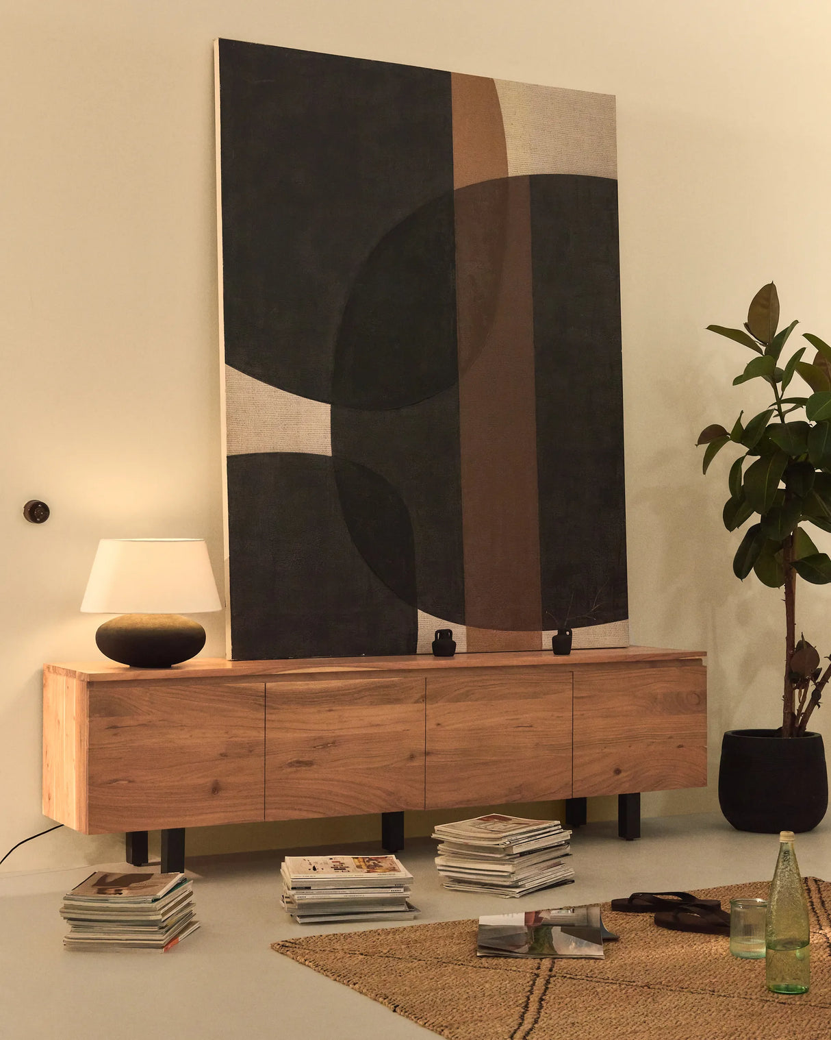 4-türiges TV-Möbel Uxue aus massivem Akazienholz mit gebleichtem Finish 200 x 58 cm von Kave Home – Produktbild 2