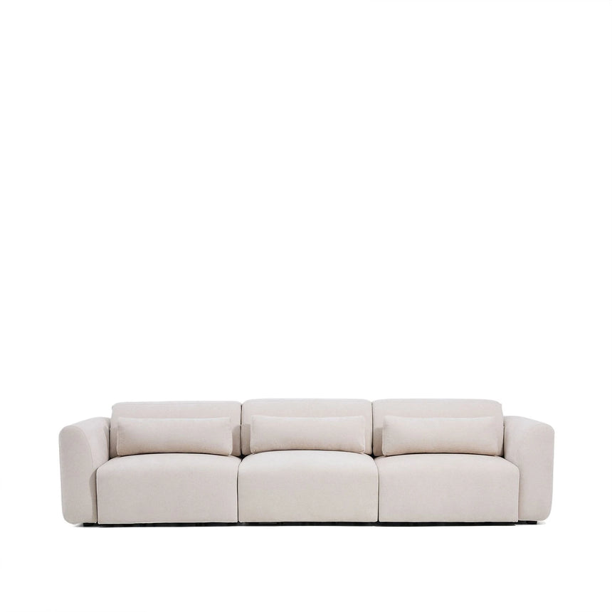 5-Sitzer-Sofa Lares mit elektrisch ausfahrbaren Sitzen und verstellbarer Kopfstütze in beiger Chenille, 335 cm von Kave Home – Produktbild 1