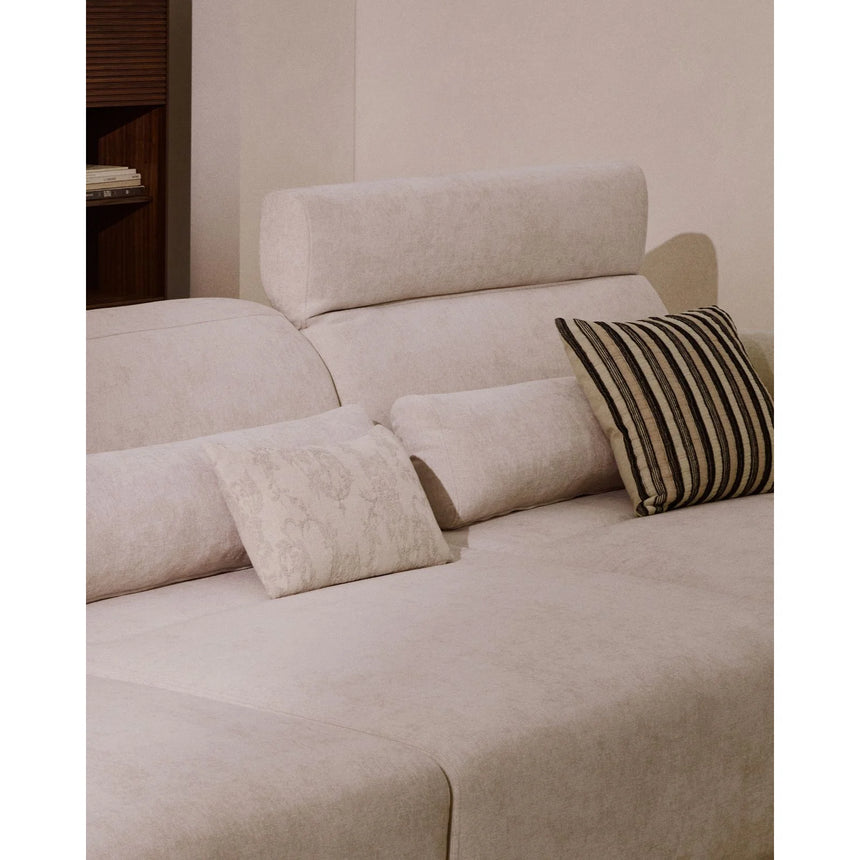 6-Sitzer-Sofa Lares mit elektrisch ausfahrbaren Sitzen und verstellbarer Kopfstütze in beiger Chenille, 410 cm von Kave Home – Produktbild 3