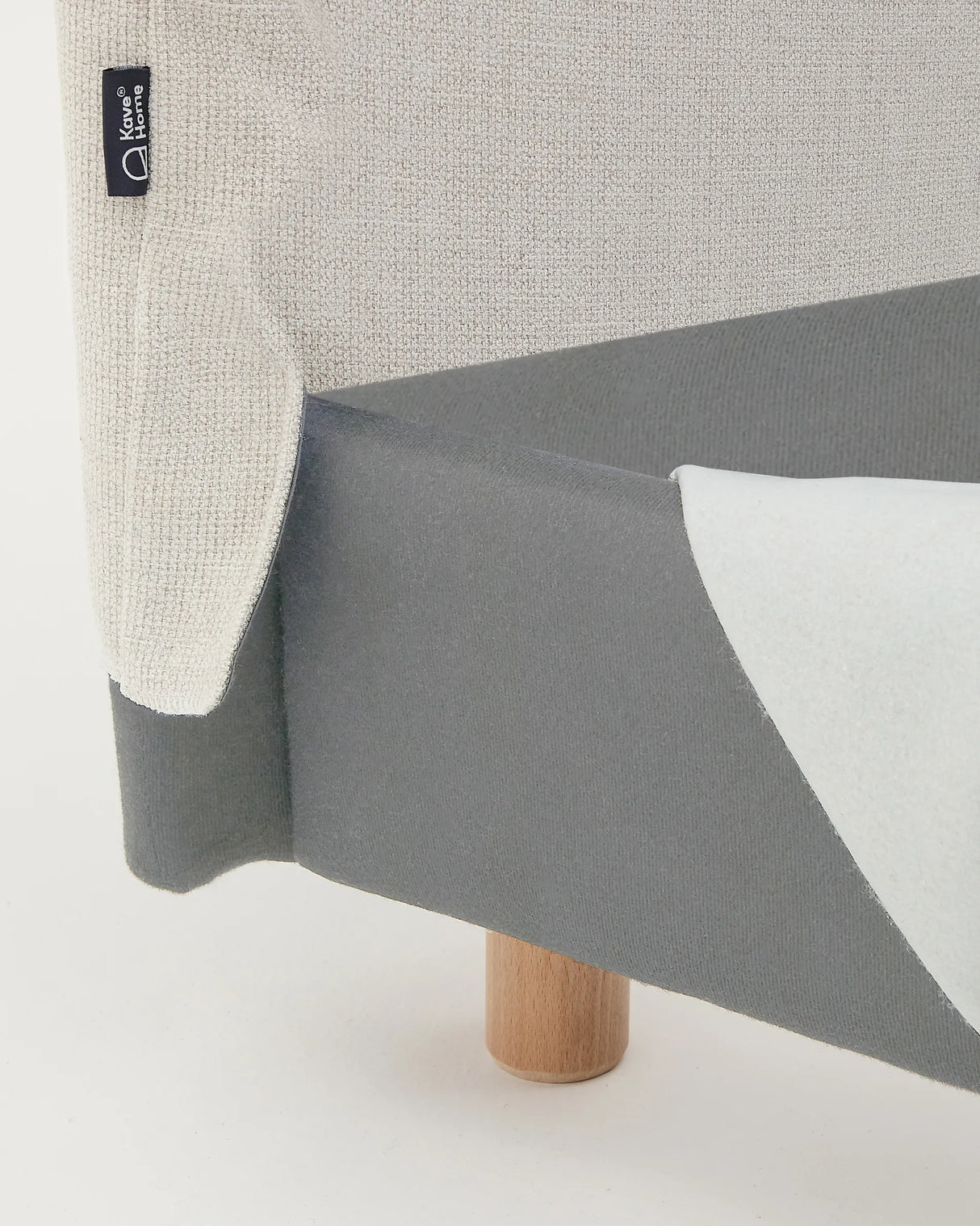 Abziehbares Bett Valma aus perlfarbener Chenille mit Beinen aus massivem Buchenholz für Matratze von 160 x 200 cm von Kave Home – Produktbild 5