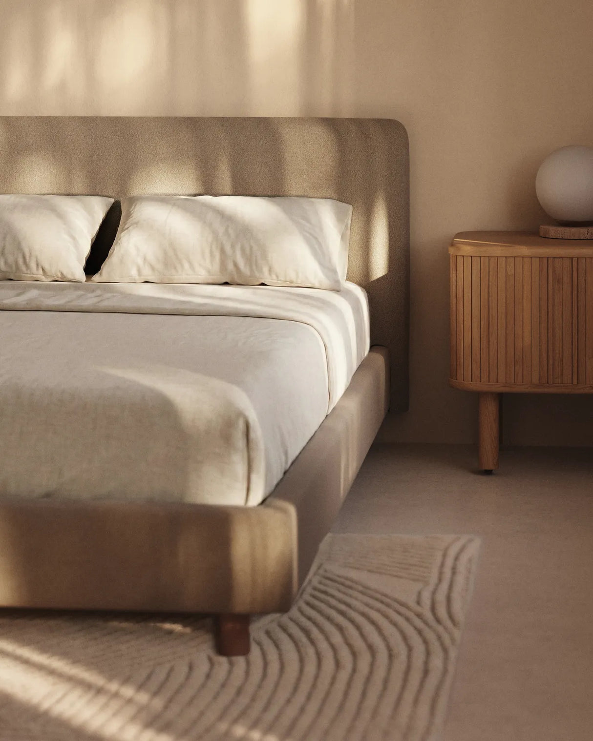 Abziehbares Bett Valma mit brauner Chenille und Beinen aus massivem Buchenholz für Matratzengröße 160 x 200 cm von Kave Home – Bild 3