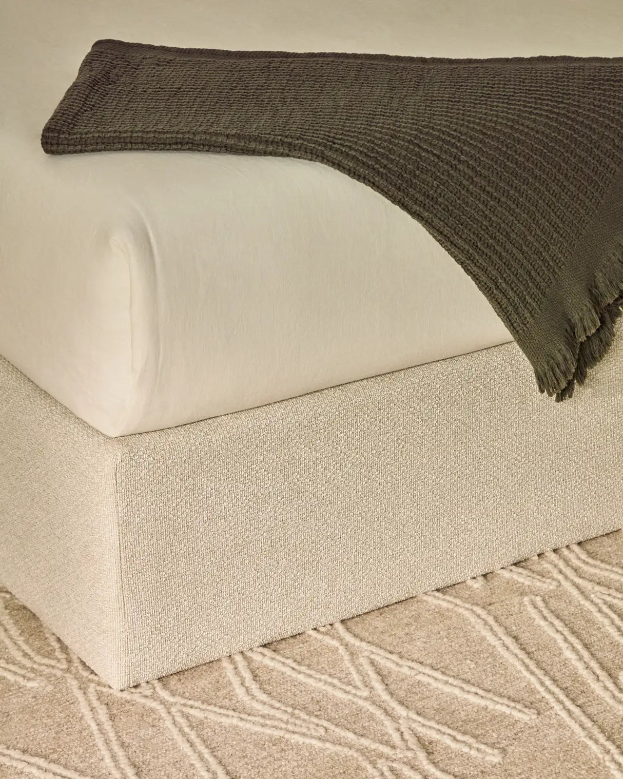 Abziehbares, aufklappbares Bett mit Stauraum Nelzi für Matratzengröße 160 x 200 cm in ecrufarbener Chenille, 100 % FSC von Kave Home – Produktbild 7