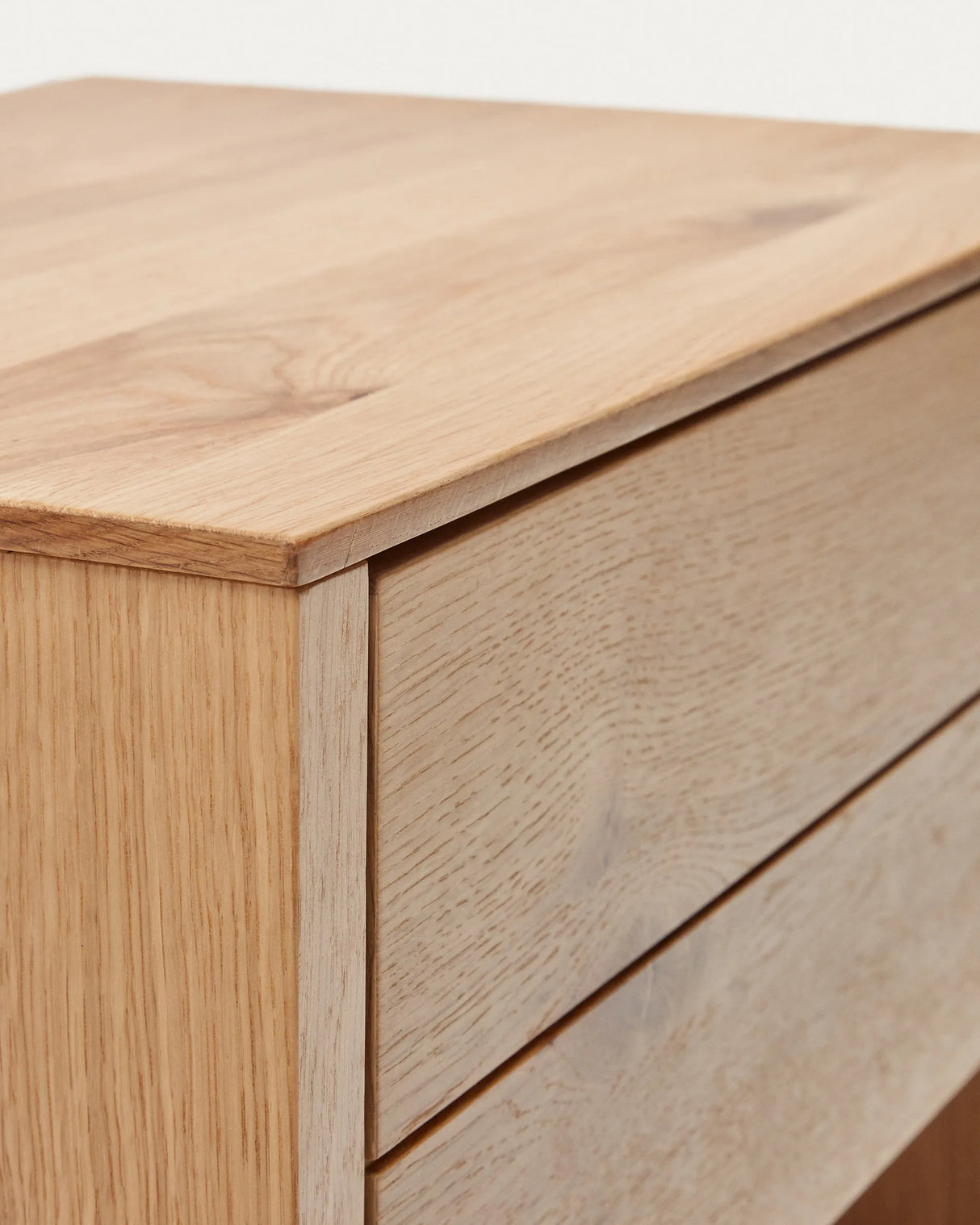 Alguema Nachttisch Eichenfurnier natürliches Finish 60 x 50 cm von Kave Home – Produktbild 4