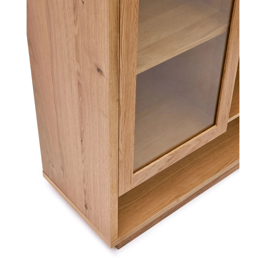 Alguema Vitrine aus Eichenfurnier mit natürlichem Finish 100 x 185 cm von Kave Home – Bild 9
