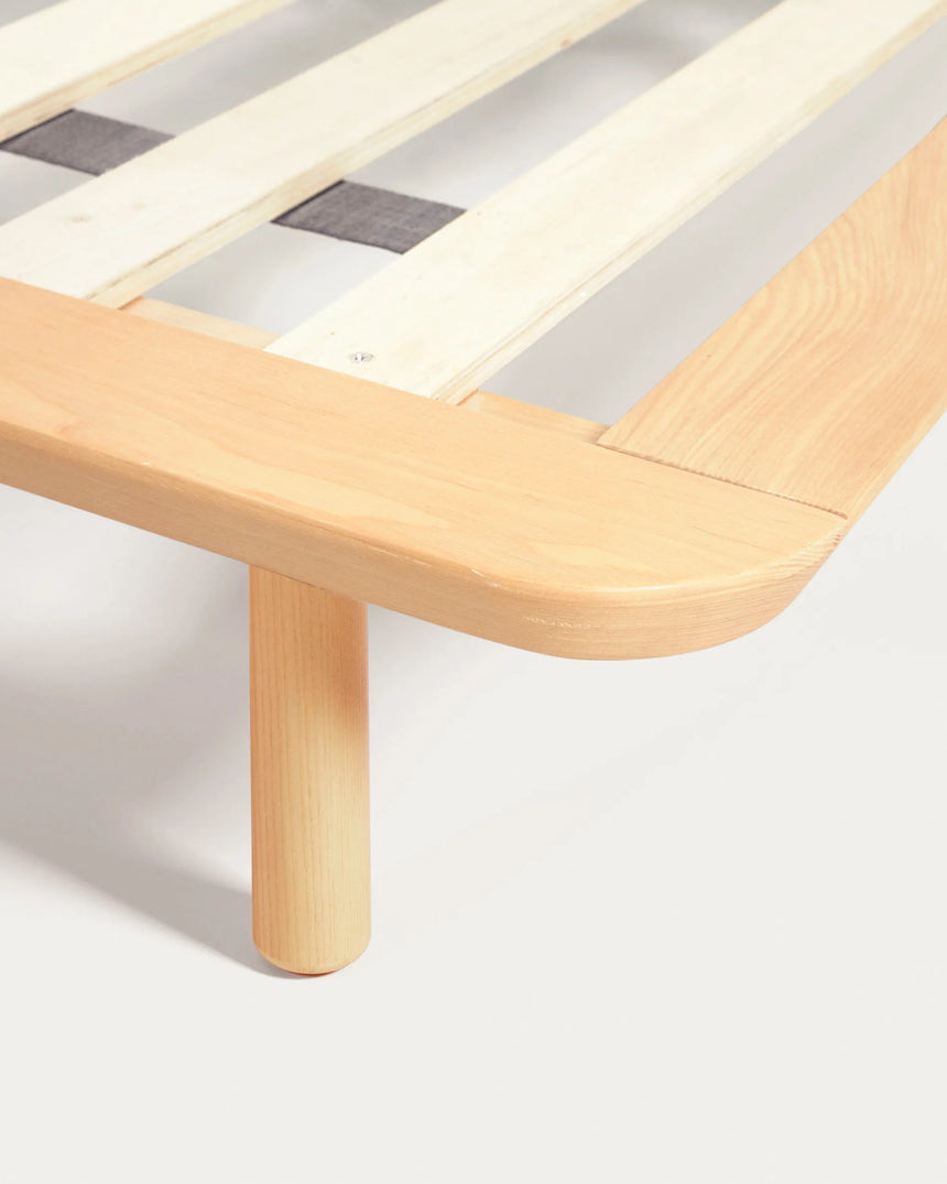 Anielle Bett aus massiver Esche für Matratze von 160 x 200 cm von Kave Home – Produktbild 1