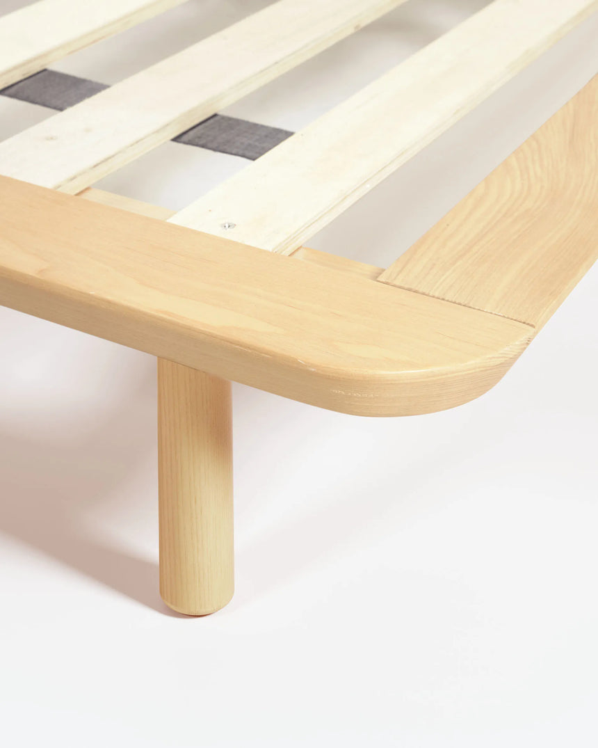 Anielle Bett aus massiver Esche für Matratze von 180 x 200 cm von Kave Home – Produktbild 1