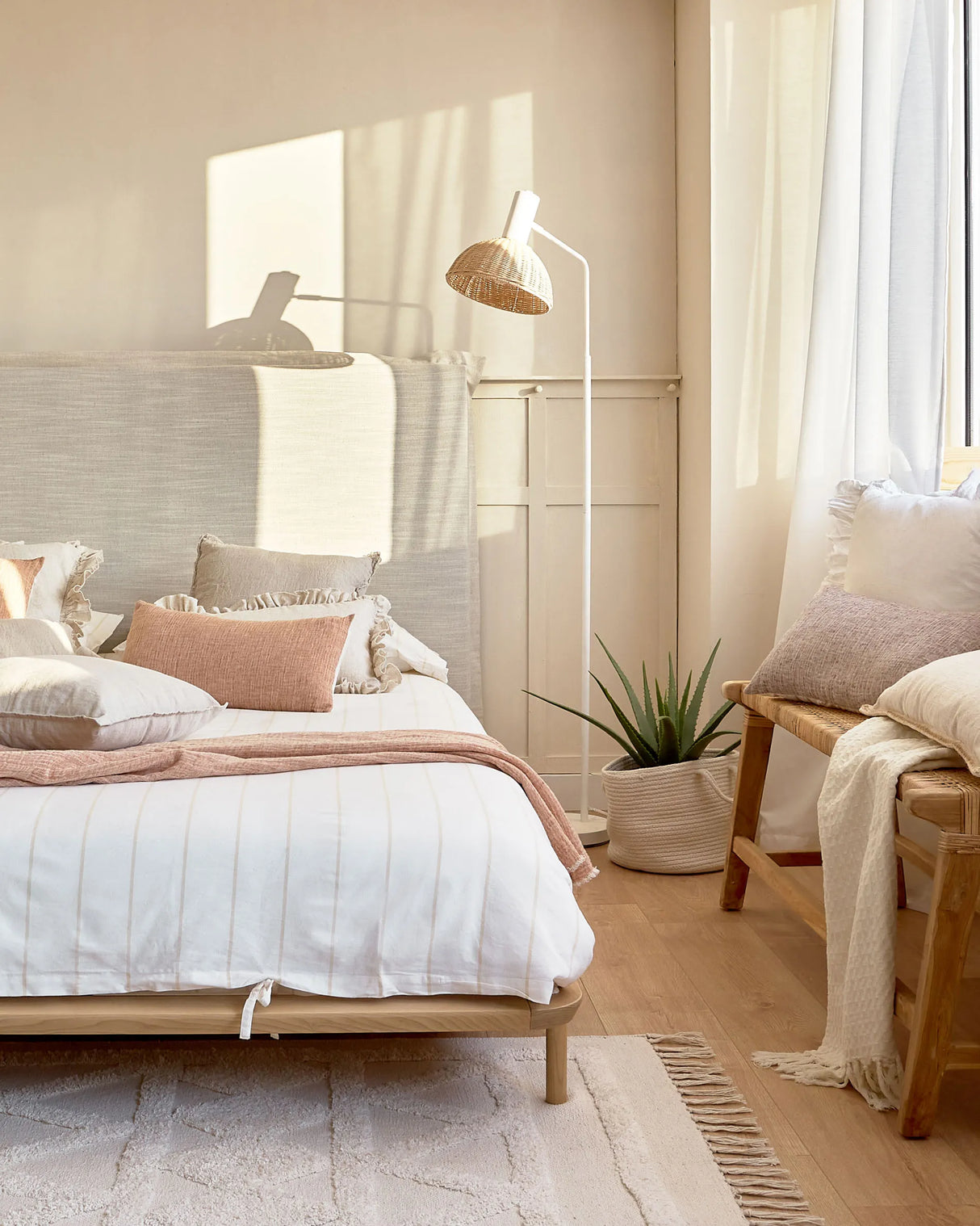 Anielle Bett aus massiver Esche für Matratze von 180 x 200 cm von Kave Home – Produktbild 4