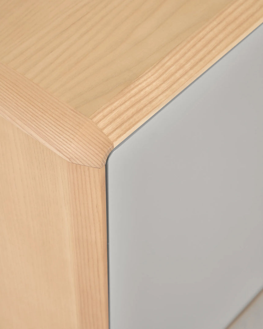 Anielle Nachttisch aus massiver Esche und Eschenfurnier 50 x 58,4 cm von Kave Home – Produktbild 3