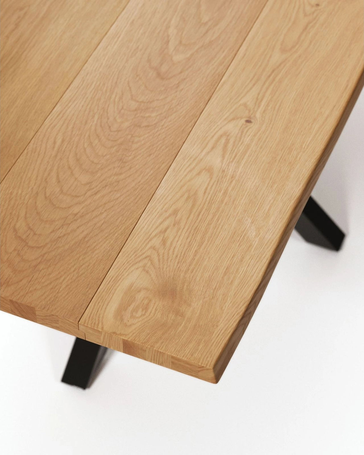 Argo Tisch Eichenfurnier m. natürlichem Finish Stahlbeine mit schwarzem Finish 160 x 90 cm von Kave Home – Bild 5