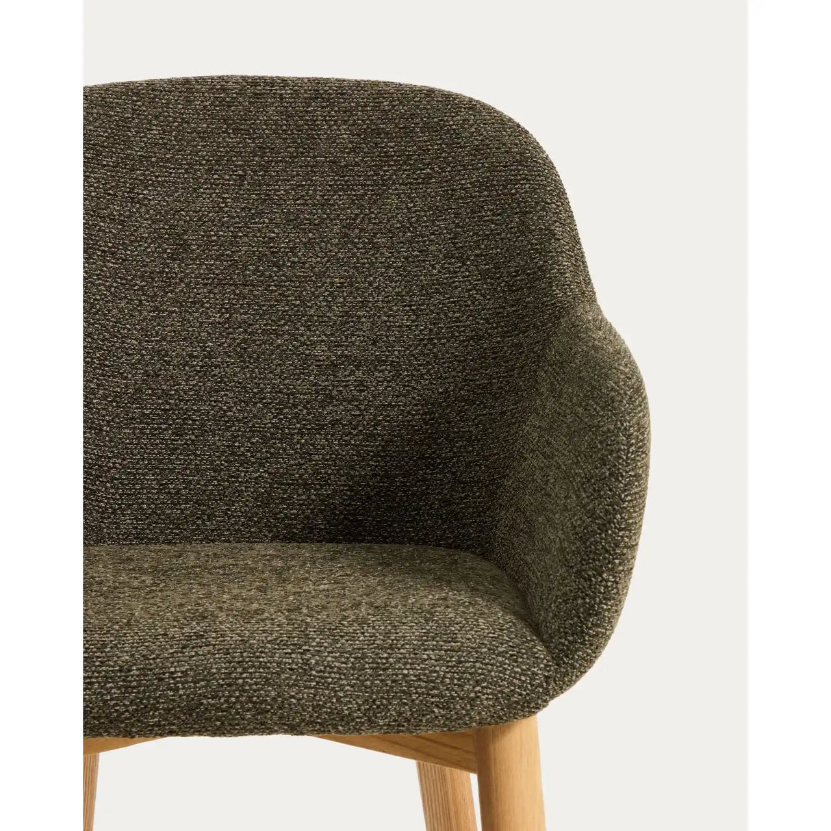 Armlehnenstuhl Meila mit grüner Chenille und Beinen aus massivem Eschenholz mit naturfarbenem Finish von Kave Home – Bild 8