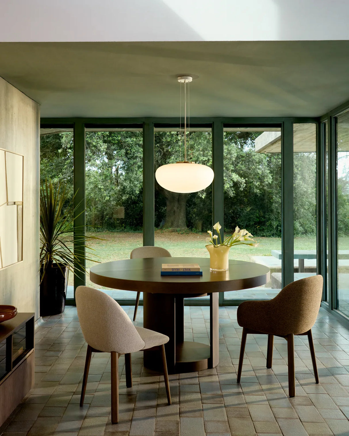 Artis ausziehbarer runder Tisch aus Massivholz und Eichenfurnier mit Walnuss-Finish, FSC 100%, 120 (170) x 80 cm von Kave Home – Bild 2