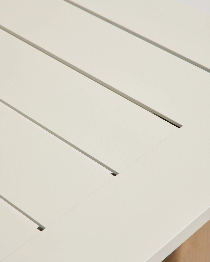 Ausziehtisch-Set Livorno aus Aluminium beige mit Holzoptik-Beinen und 6 Stapelstühlen Linosa aus Aluminium Ecru mit beigem Kissen 233(350)x100 cm von Kave Home – Bild 4