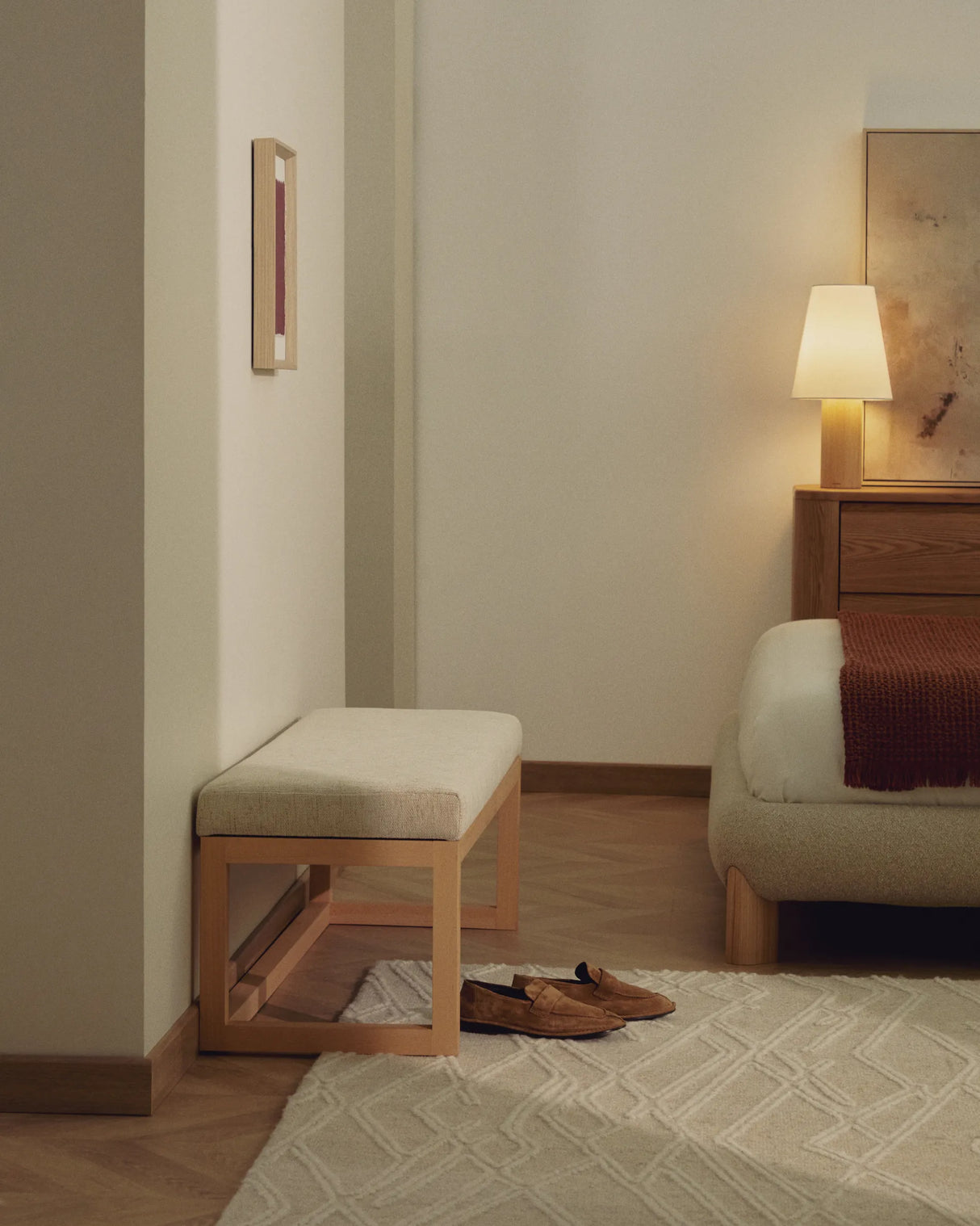 Bank Loya aus beiger Chenille und Buchenholz 128 cm von Kave Home – Produktbild 2