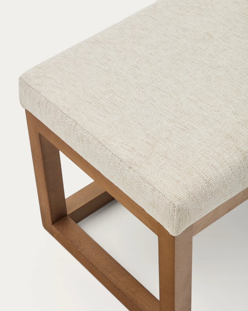 Bank Loya aus beiger Chenille und Buchenholz mit Nussbaum-Finish 128 cm von Kave Home – Produktbild 6
