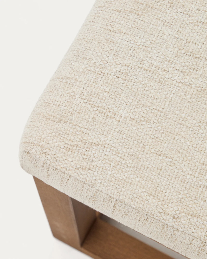 Bank Loya aus beiger Chenille und Buchenholz mit Nussbaum-Finish 128 cm von Kave Home – Produktbild 8