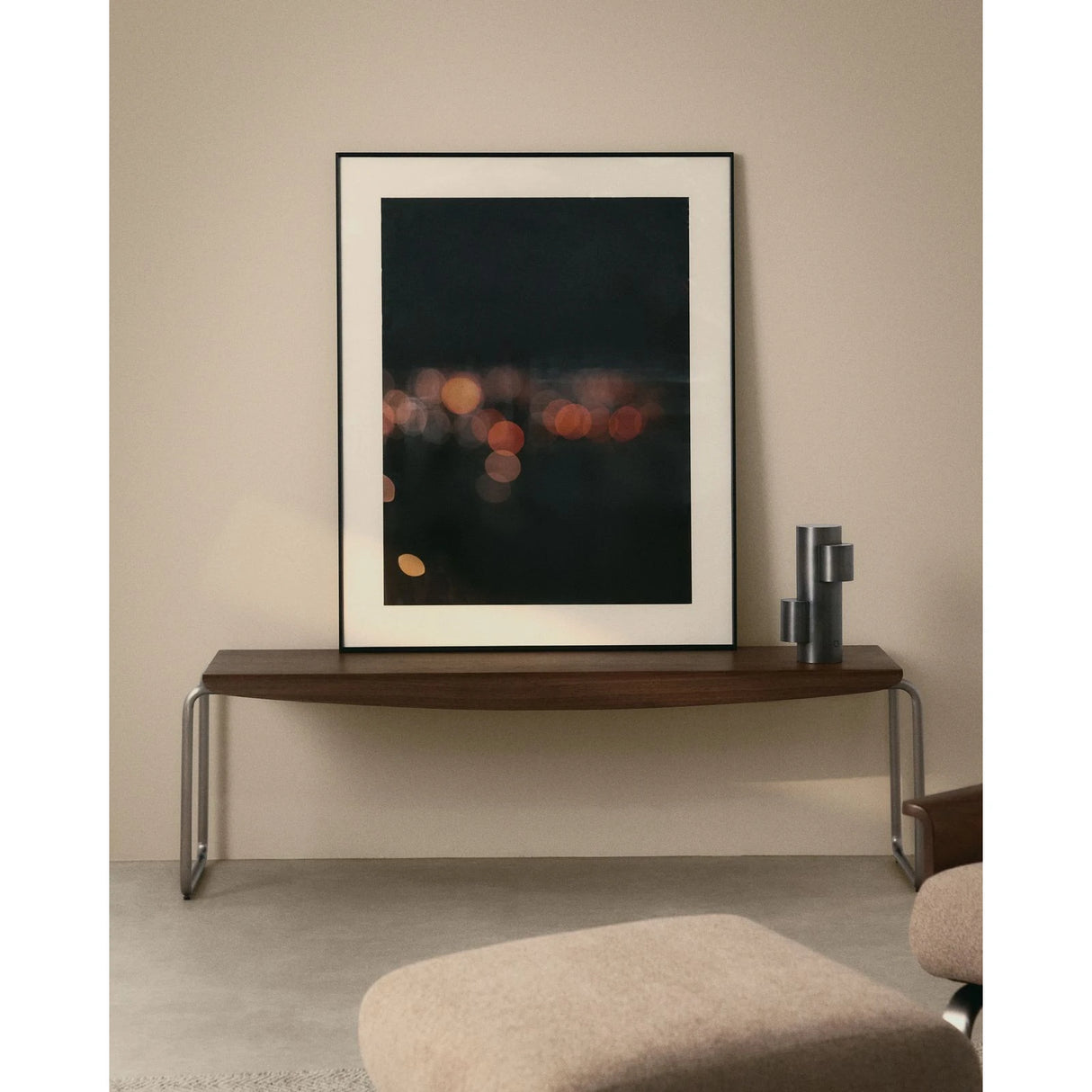 Bank Tarsel aus Nussbaumfurnier FSC 100% mit Gestell aus gebürstetem Edelstahl 142 cm von Kave Home – Produktbild 4