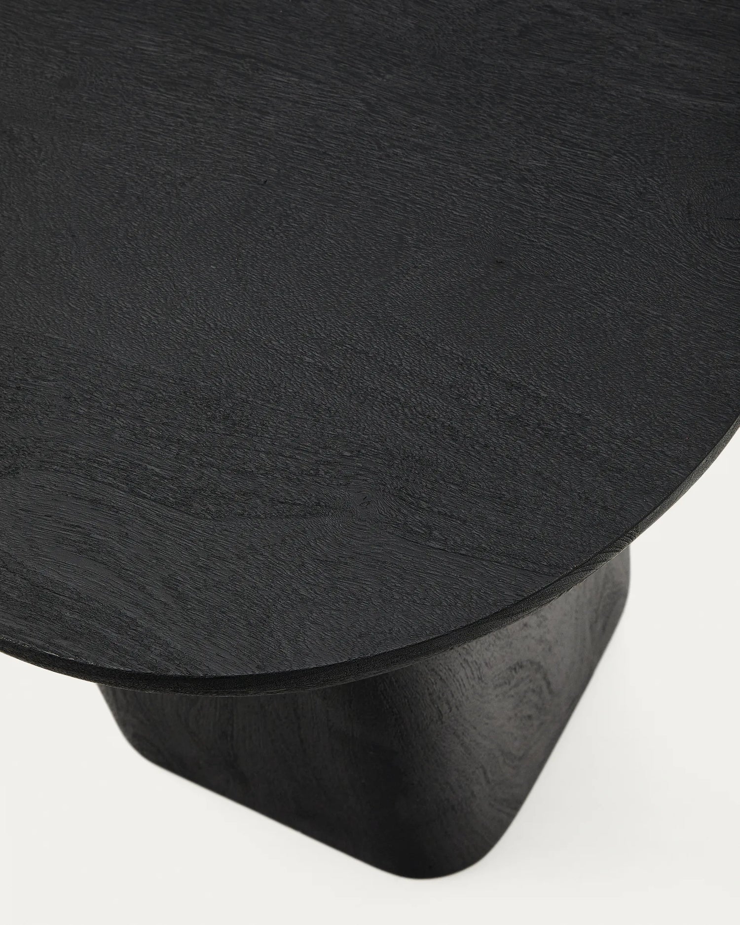 Beistelltisch Ovak aus massivem Akazienholz mit schwarzem Finish, FSC 100%, Ø50 cm von Kave Home – Produktbild 7