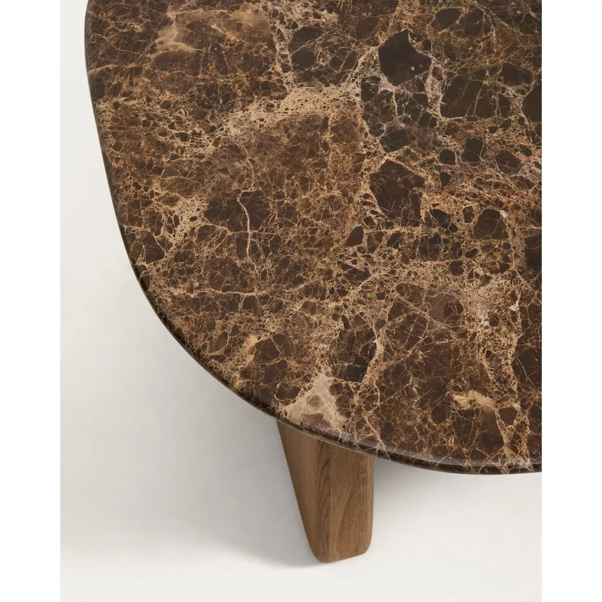Beistelltisch Pirita aus braunem Marmor mit Beinen aus massivem Eichenholz mit naturfarbenem Finish, 71 x 70 cm, FSC 100 % von Kave Home – Bild 5