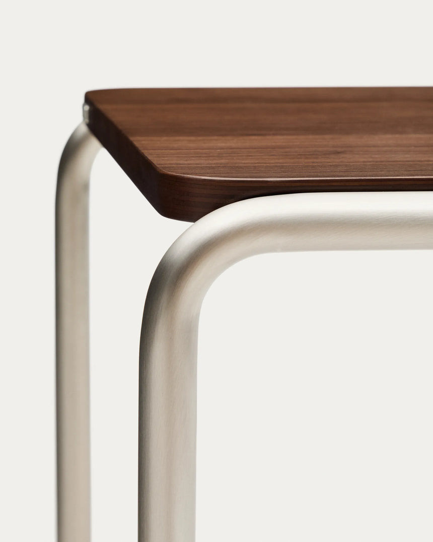 Beistelltisch Tarsel aus Nussbaumfurnier FSC 100% mit Gestell aus gebürstetem Edelstahl 42 x 60 cm von Kave Home – Produktbild 13