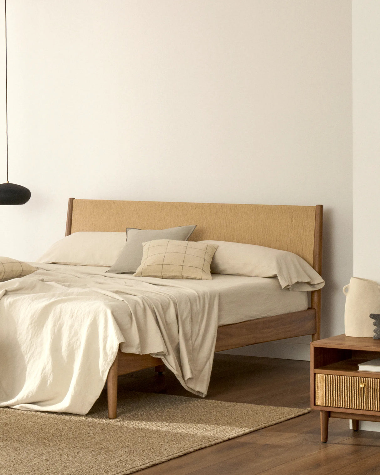 Bett Elan aus Furnier und massivem Walnussholz mit Seil Matratze 160 x 200 cm FSC Mix Credit von Kave Home – Produktbild 7