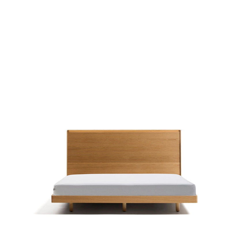 Bett Norlen aus Eichenfurnier mit naturfarbenem Finish und LED-Licht für Matratzen 160 x 200 cm FSC Mix Credit von Kave Home – Bild 1