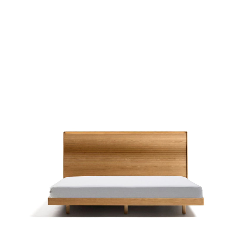 Bett Norlen aus Eichenfurnier mit naturfarbenem Finish und LED-Licht für Matratzen 180 x 200 cm FSC Mix Credit von Kave Home – Bild 1