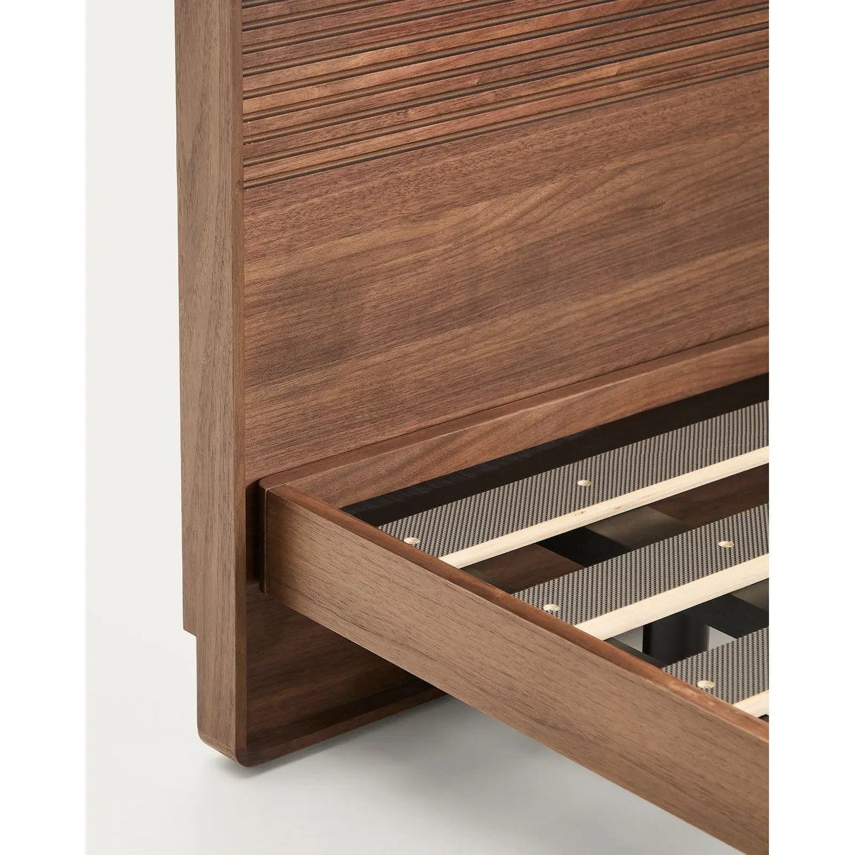 Bett Norlen aus Nussbaumfurnier mit dunklem Finish und LED-Licht für Matratzen 160 x 200 cm FSC Mix Credit von Kave Home – Produktbild 9
