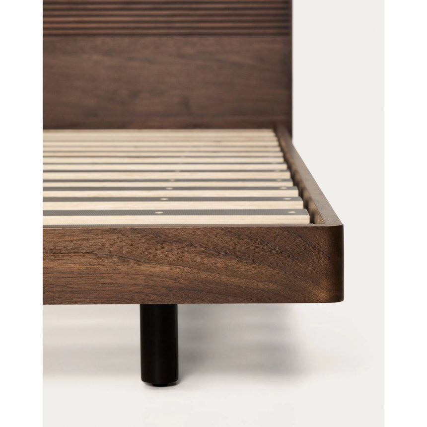 Bett Norlen aus Nussbaumfurnier mit dunklem Finish und LED-Licht für Matratzen 180 x 200 cm FSC Mix Credit von Kave Home – Produktbild 9