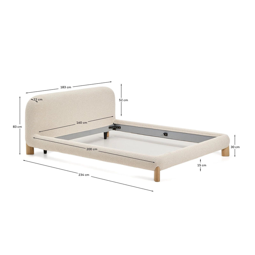 Bett Odina mit abnehmbarem Bezug aus ecrufarbenem Boucléstoff, Beine aus Eschenholz, naturfarbenes Finish, für Matratzen 160 x 200 cm von Kave Home – Bild 4