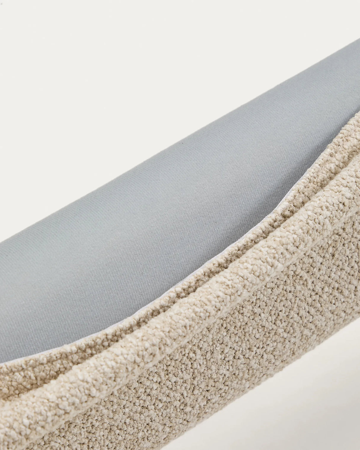 Bett Odina mit abnehmbarem Bezug aus ecrufarbenem Boucléstoff sowie Beinen aus massivem Eschenholz mit Nussbaum-Finish für Matratzen 160 x 200 cm von Kave Home – Produktbild 12