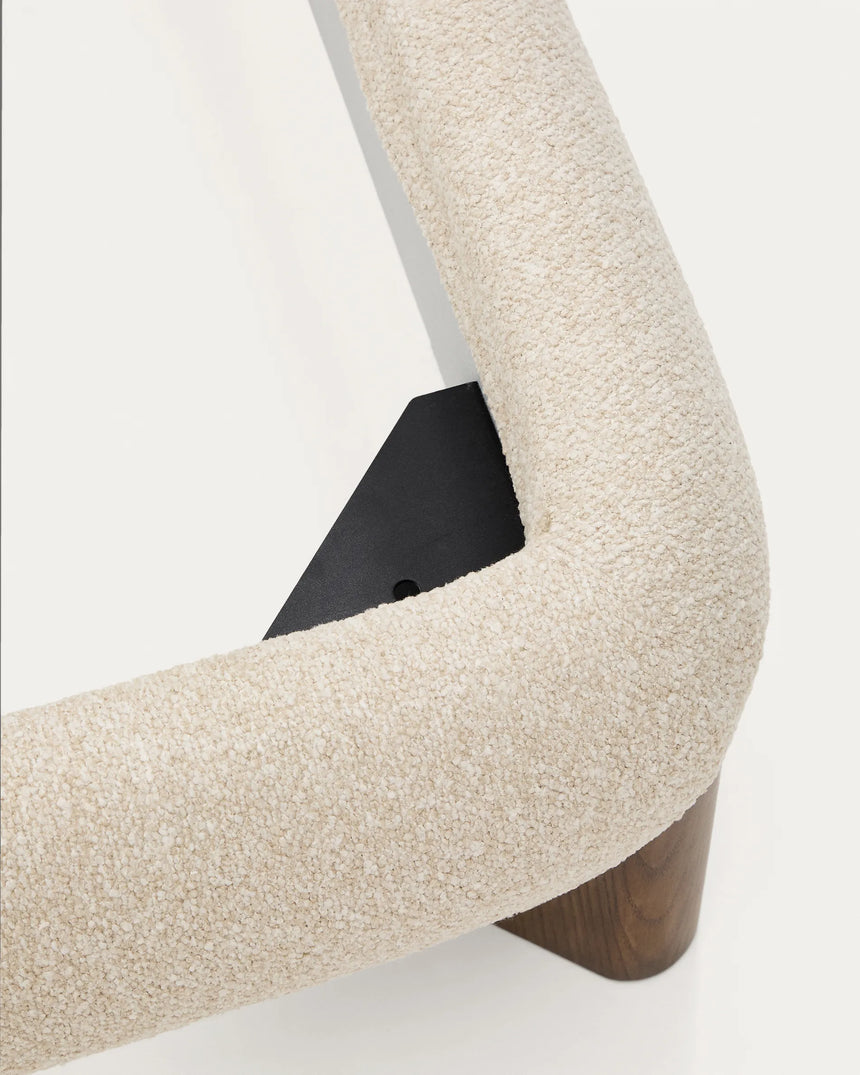 Bett Odina mit abnehmbarem Bezug aus ecrufarbenem Boucléstoff sowie Beinen aus massivem Eschenholz mit Nussbaum-Finish für Matratzen 180 x 200 cm von Kave Home – Produktbild 13